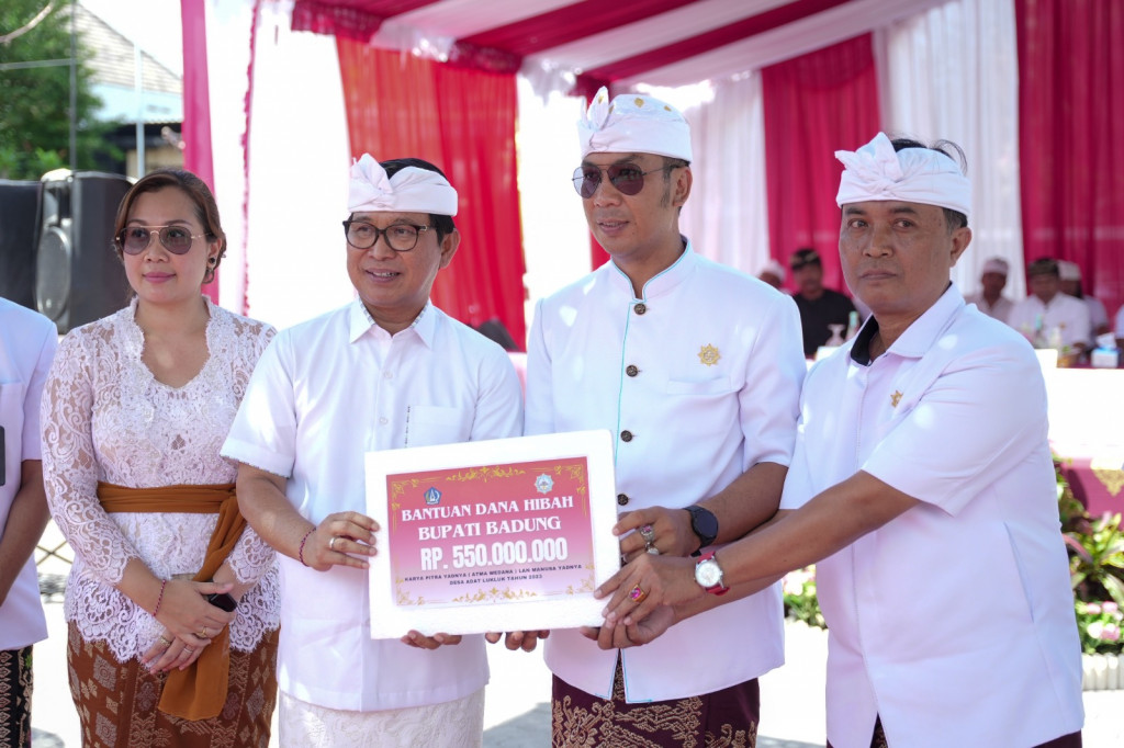 Sekda Badung Hadiri Karya Atma Wedana dan Manusa Yadnya di Desa Adat Ayunan